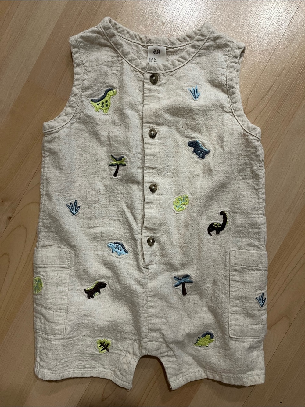 H&M 6-9M Cream Infant Button-Up Romper with dinosaur Embroidery